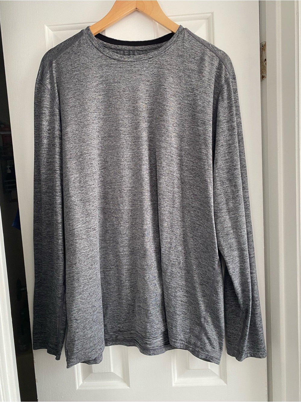Xhilaration Men's Long Sleeve Heathered Gray Crew Neck Shirt